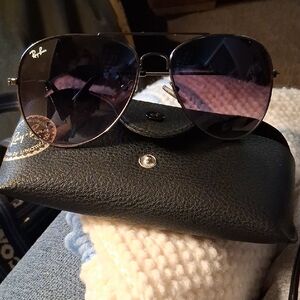 Ray-Ban Black Aviator Sunglasses with Silver Accents